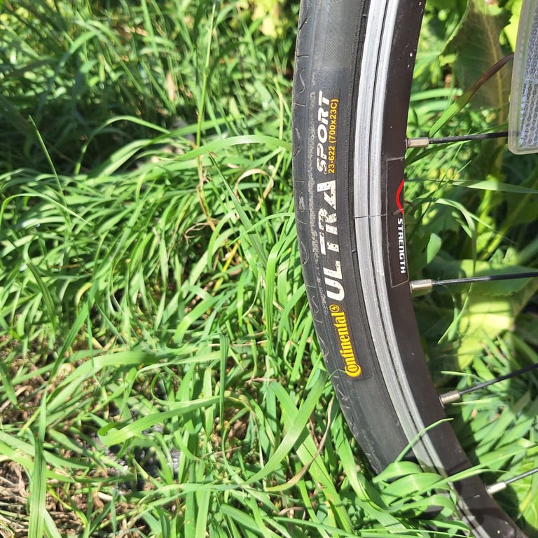 Carrera Vanquish aluminium frame racing bike upgraded 