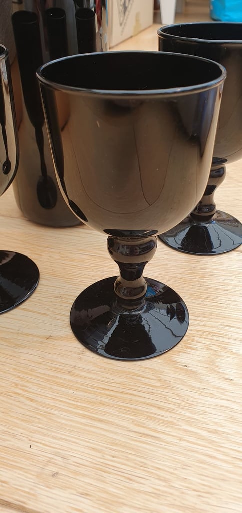 Black glass carafe with 3 black glasses