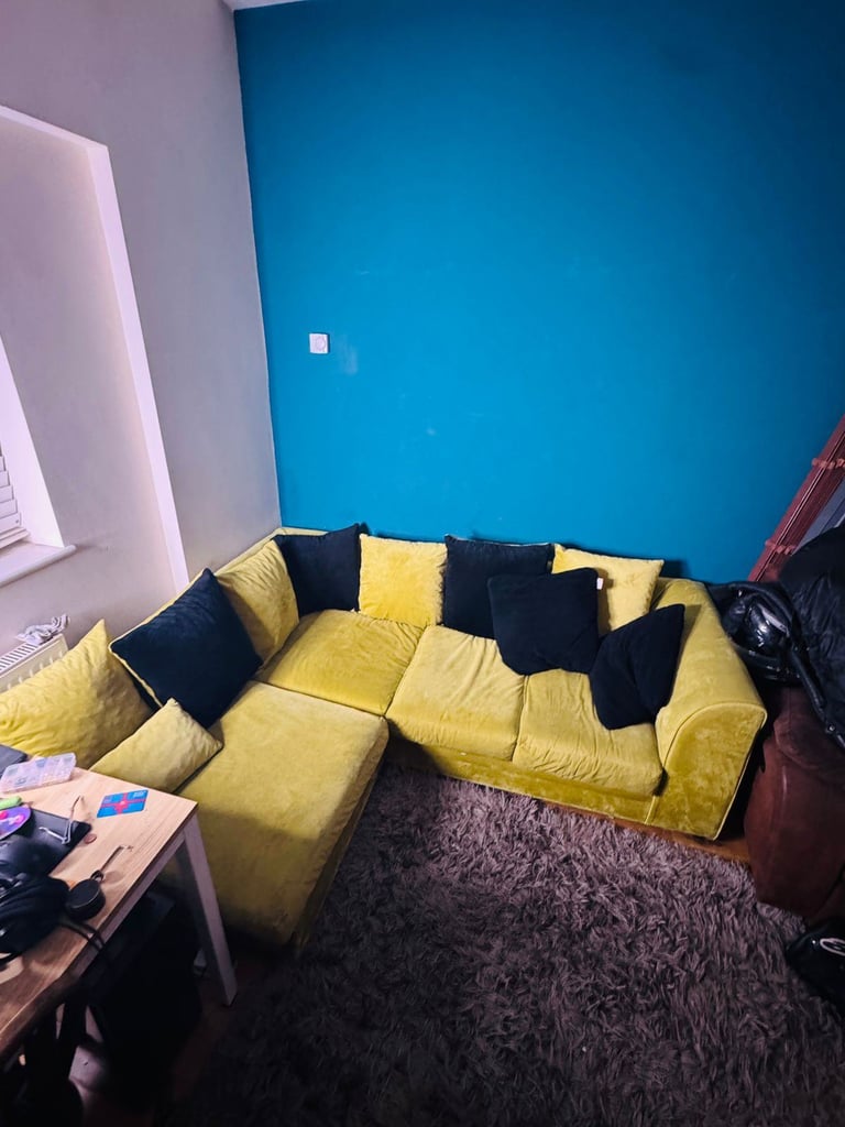 L shape Corner Sofa (I can bring it for you)