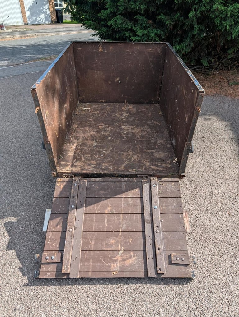 Wooden and metal trailer. 4 ft by 3 ft (Internal 3 ft 10 ins x 2 ft 10 ins)