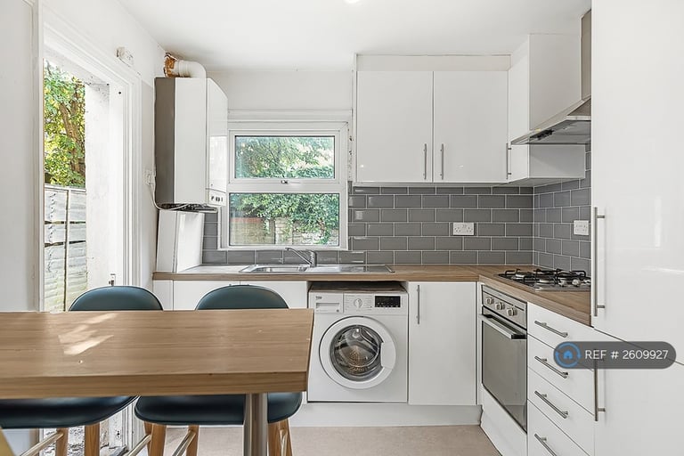4 bedroom house in Kincaid Road, London, SE15 (4 bed) (#2609927)