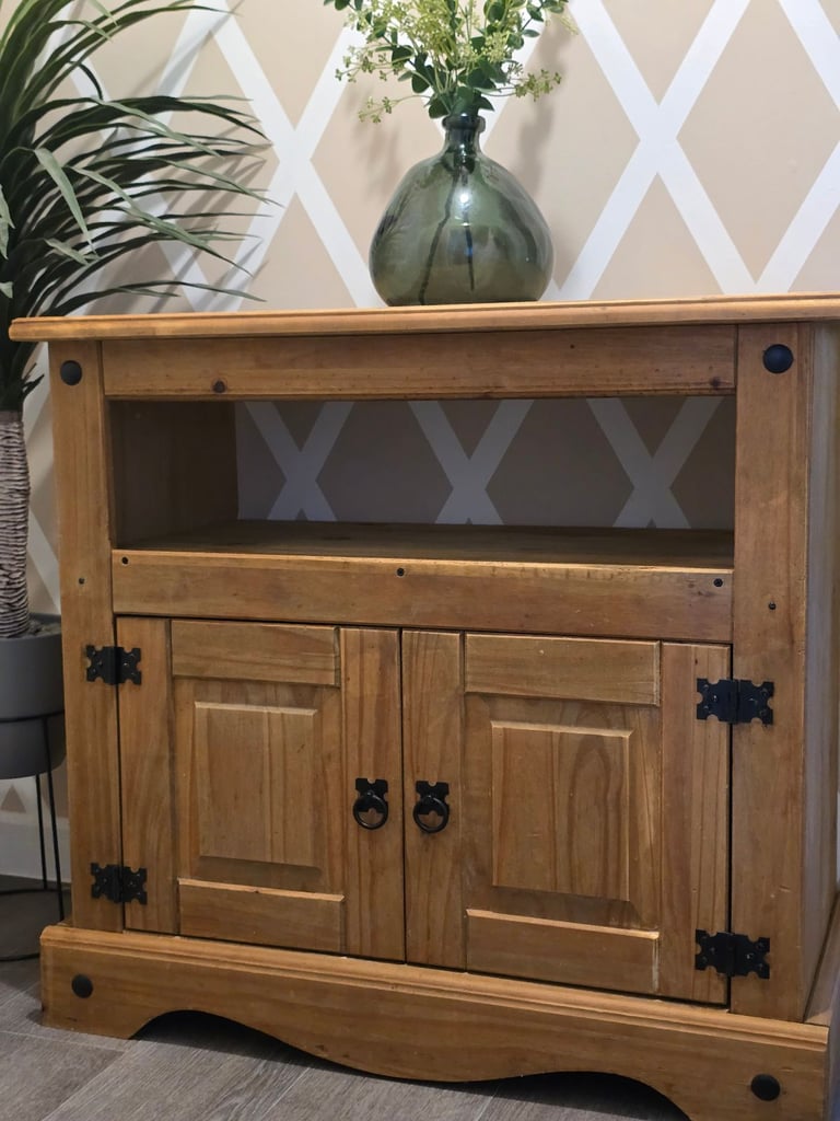 Mexican pine unit/sideboard/tv unit 