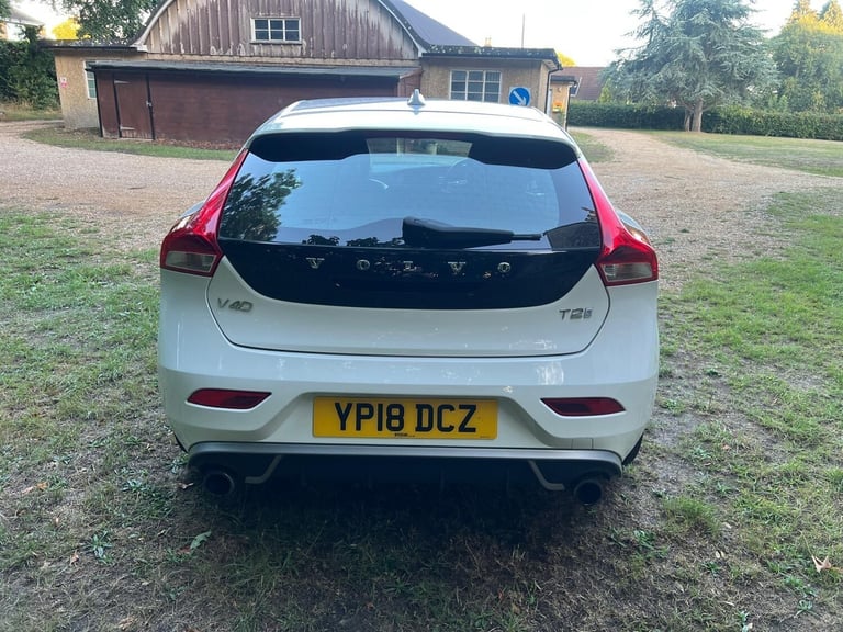 2018 Volvo V40 2.0 T2 R-Design Euro 6 (s/s) 5dr HATCHBACK Petrol Manual