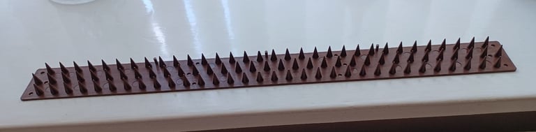 GARDEN FENCING SECURITY SPIKES.