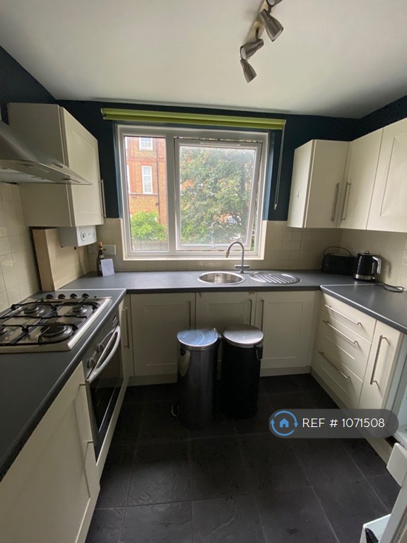 1 bedroom flat in Balham, London, SW12 (1 bed) (#1071508)