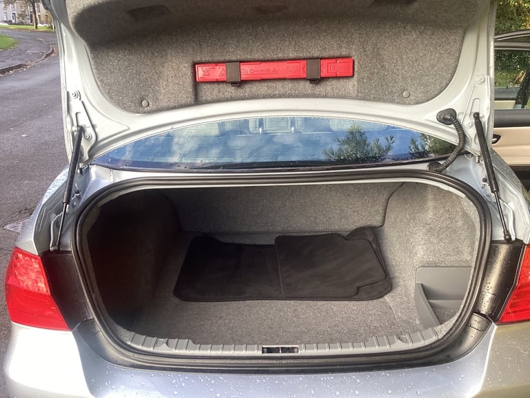 2011 BMW 3 Series 318i Exclusive Edition 4dr SALOON Petrol Manual