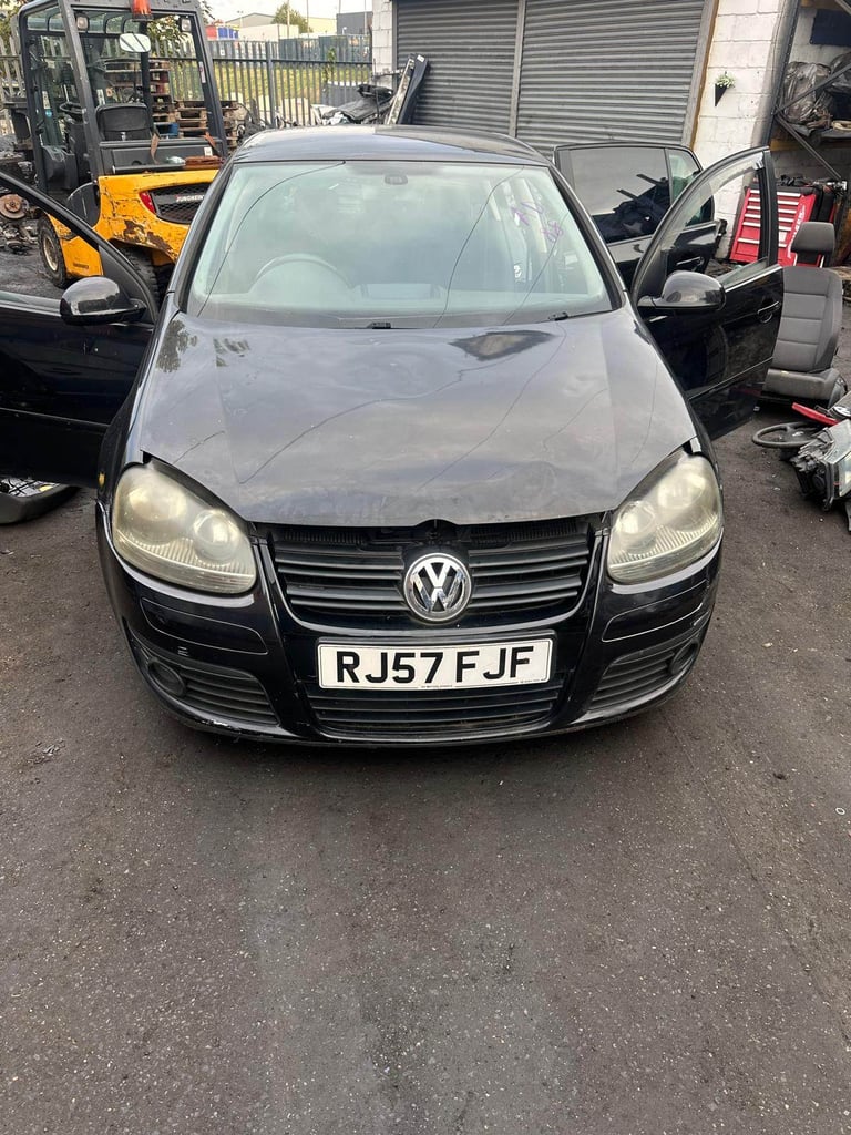 image for VOLKSWAGEN GOLF GT MK5 2.0 DIESEL MANUAL BREAKING FOR PARTS