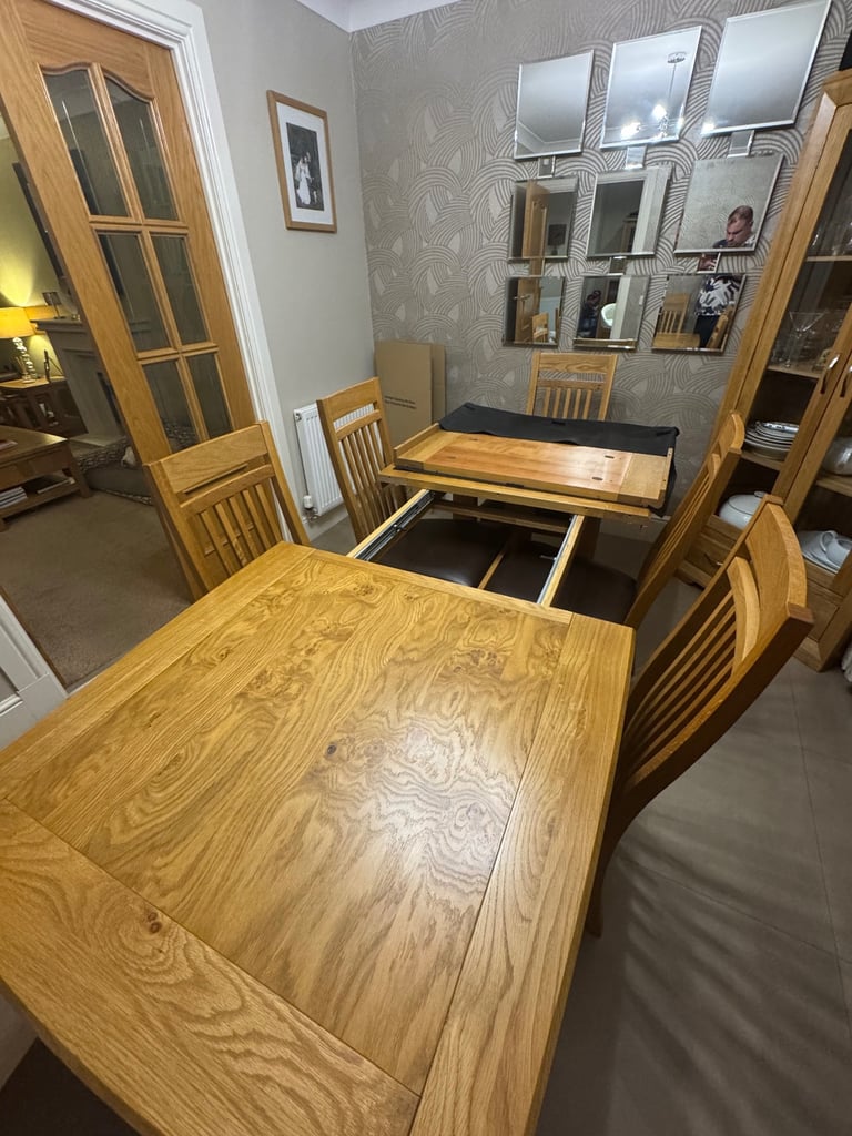Extending Oak Dining Table with 8 matching chairs