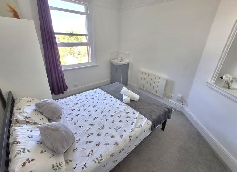 Double room to let in Lowther rd. Charminster