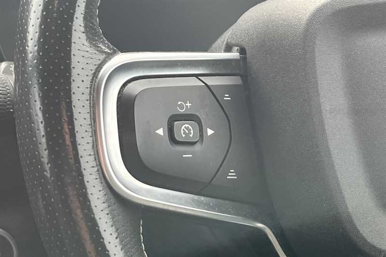 2020 Volvo XC40 1.5h T5 Twin Engine Recharge 10.7kWh R-Design Pro SUV 5dr Petrol Plug-in Hy SUV H...