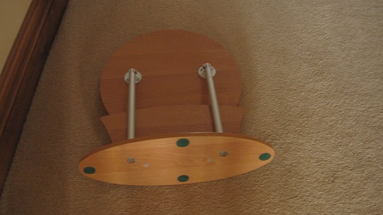 Freestanding adjustable, dressing table mirror