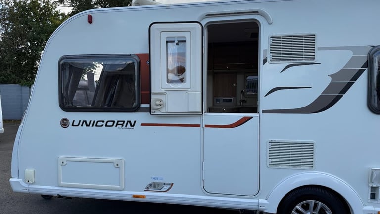 2017 BAILEY UNICORN VALENCIA, 4 BERTH CARAVAN ALDE, A/C, WITH A FIXED BED