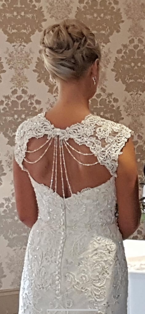 Berketex Ivory wedding dress size 8/10.