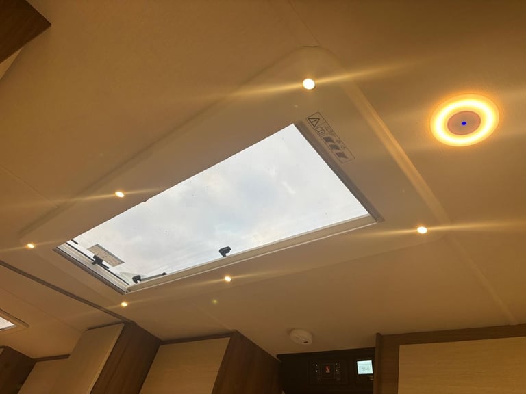 2019 VENUS 570-4, LIGHT WEIGHT FIXED BED, ONE OWNER, MOVER, ............NOW SOLD