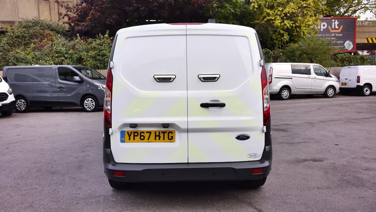 2017 Ford Transit Connect 220 L1 SWB EURO 6,AIR CONDITIONING,FRONT+REAR PARKING SENSORS,PARK ASSI...