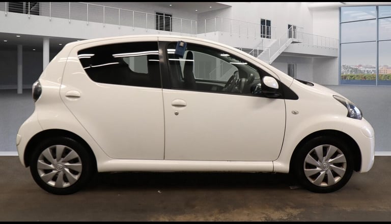 2013 Toyota AYGO 1.0 VVT-i Move with Style 5dr HATCHBACK Petrol Manual