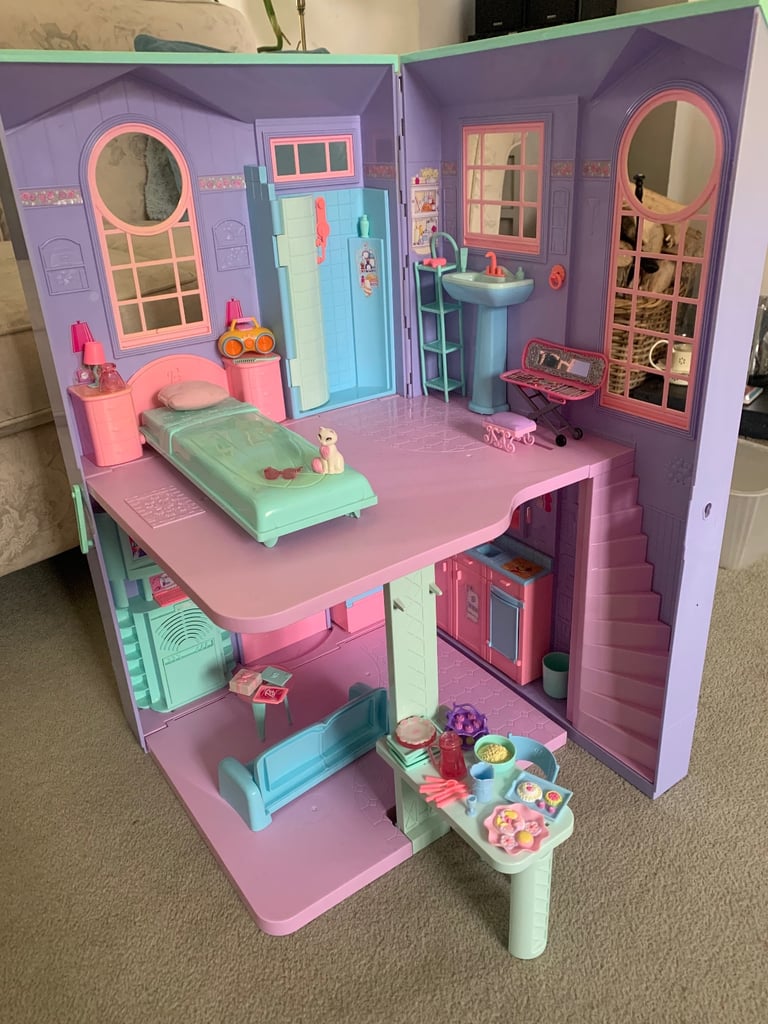 Barbie dolls house with accessories