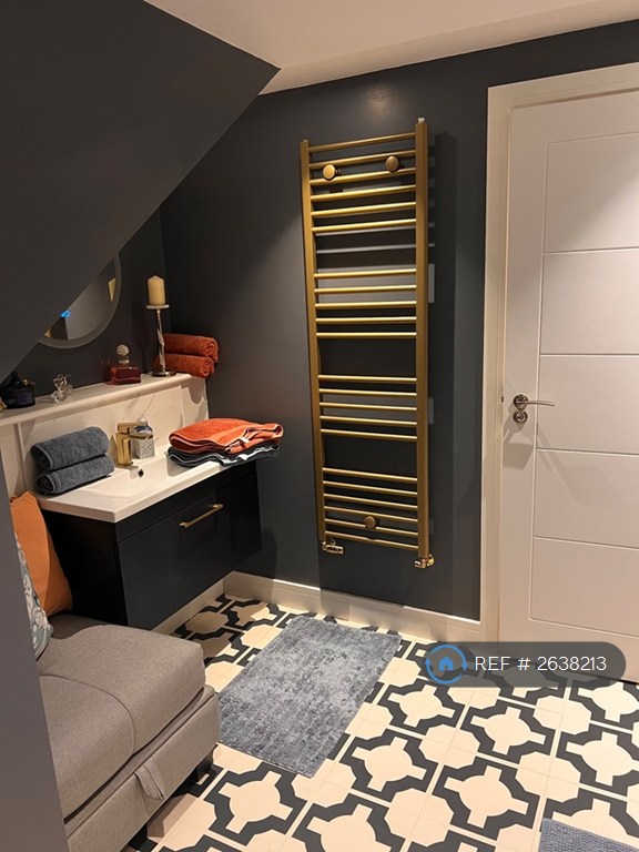 1 bedroom flat in Greenfield Road Bills Included, Farnham, GU9 (1 bed) (#2638213)