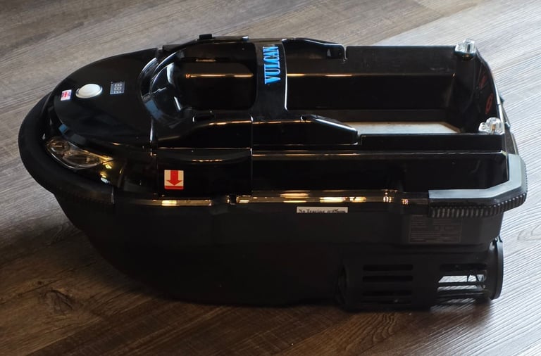 Boatman Vulcan Pro v2. Baitboat with Autopilot gps & Sonar. Carp Fishing.