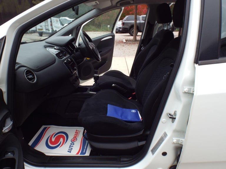 2014 Fiat Punto 1.2 Easy Euro 6 5dr HATCHBACK Petrol Manual