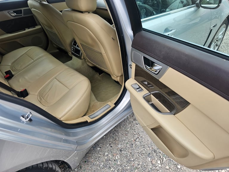 2012 Jaguar XF 2.2d [200] Premium Luxury 4dr Auto SALOON Diesel Automatic