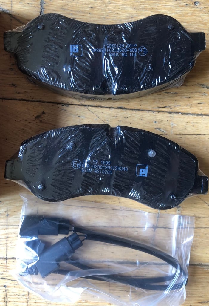 2017 transit custom front discs and pads brand new as seen in pics 