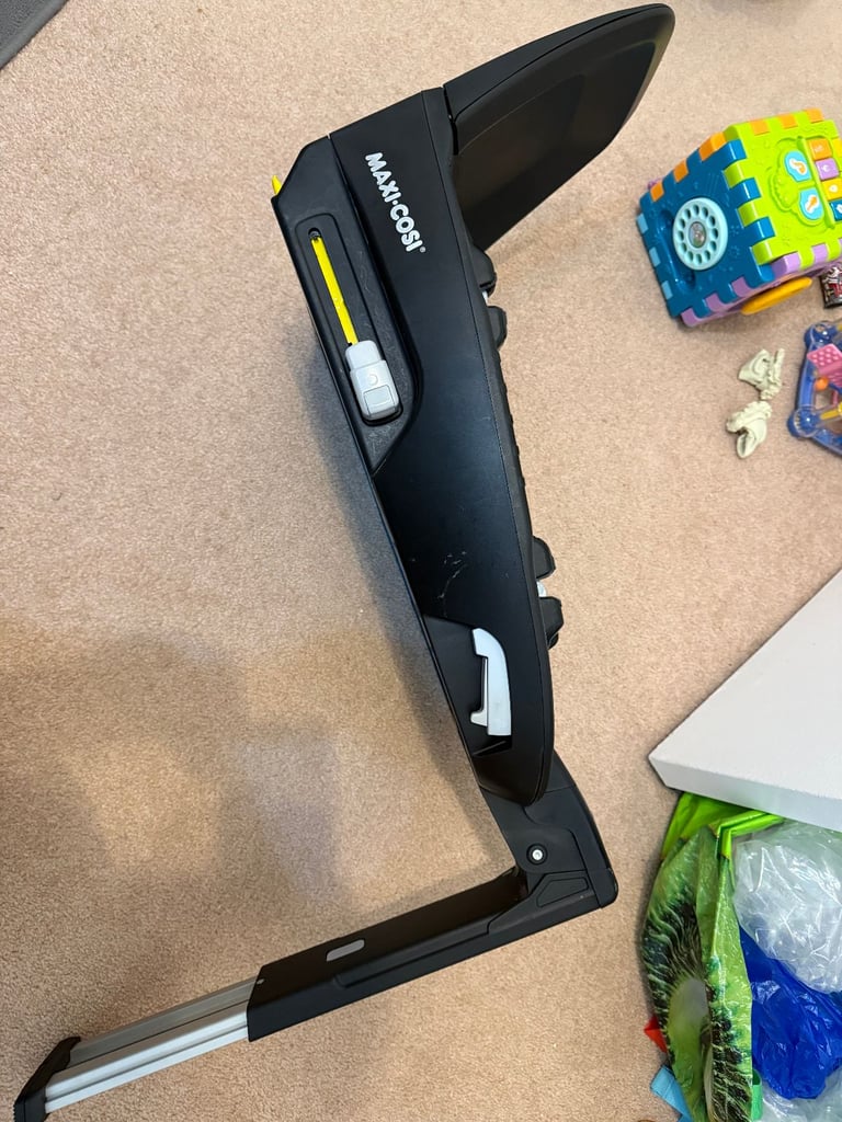 Maxi-Cosi Pebble Plus Baby Car Seat with Maxi-Cosi 3wayfix ISOFIX Base