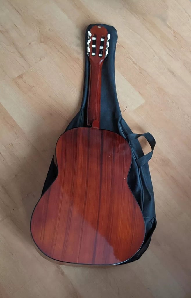 Valencia Spanish Guitar, Mod. CS 400 with case