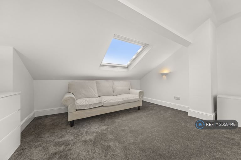 2 bedroom flat in Montpellier Terrace, Scarborough, YO11 (2 bed) (#2659448)