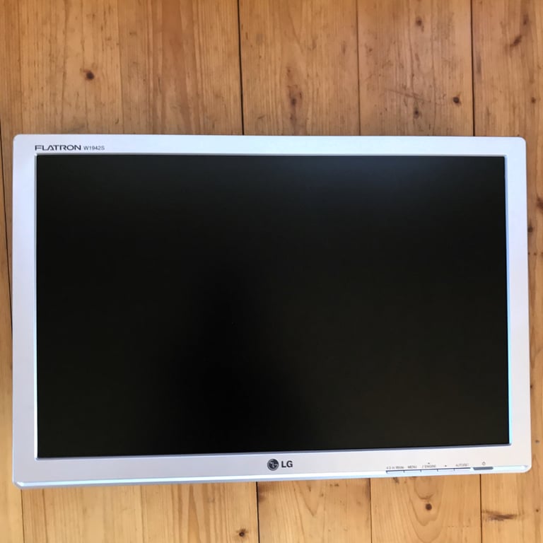 LG Flatron colour LCD 19 inch monitor, with stand & serial lead. No power lead. UNTESTED. £20 ovno