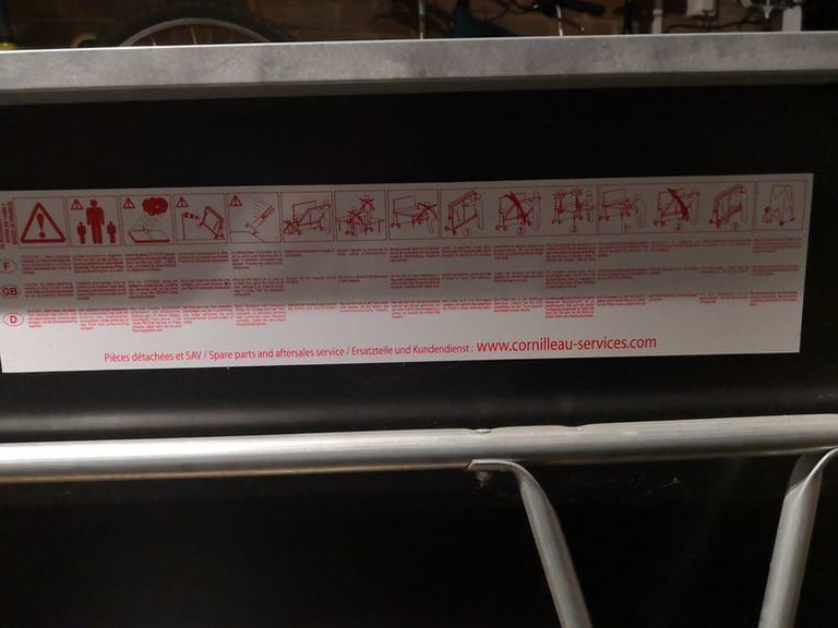 CORNILLEAU TABLE TENNIS TABLE -BLACK & MAT OUTDOOR