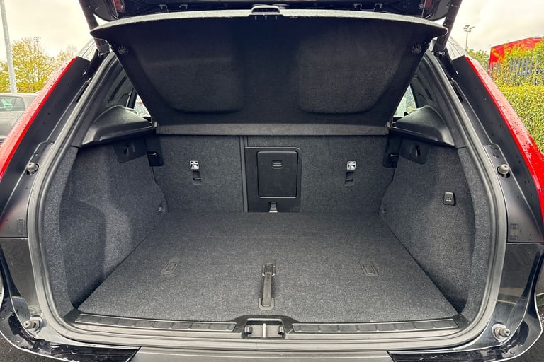 2023 Volvo XC40 2.0 B3 MHEV Plus DCT Auto Euro 6 (s/s) 5dr SUV PETROL Automatic