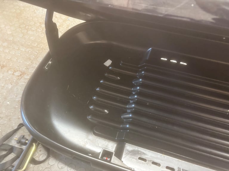 Thule ocean 600 roof box, bars with feet to fit BMW 3 series & 5 series plus 4 x bike rack