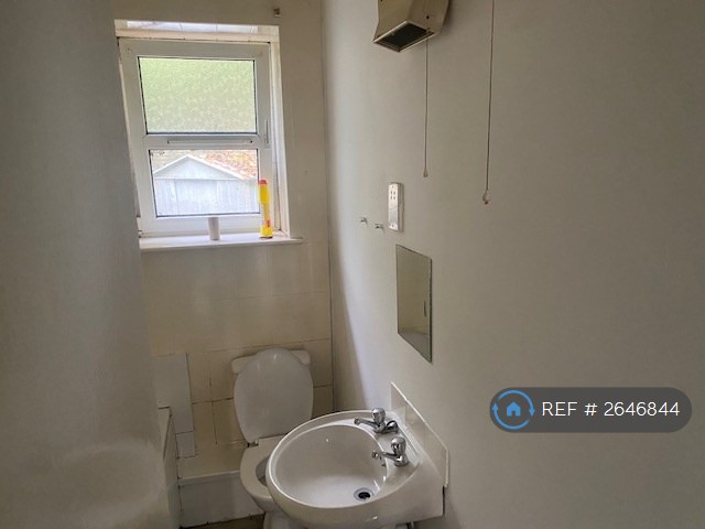 1 bedroom flat in Garth-Mor Court, Neath, SA11 (1 bed) (#2646844)