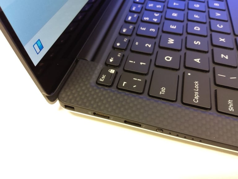 **DELL XPS 13 9380 - INTEL I7 8565U - 1TB SSD 16GB RAM - WINDOWS 11 - NEW BATTERY**