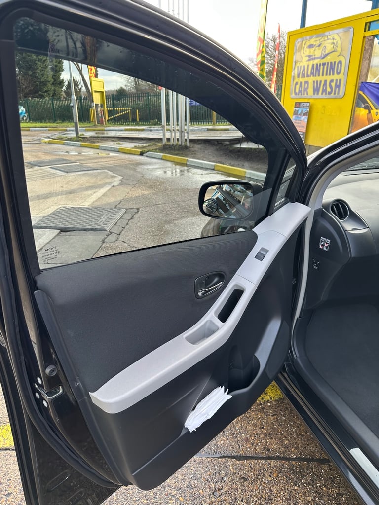Toyota, YARIS, Hatchback, 2011, Semi-Auto, 1329 (cc), 5 doors