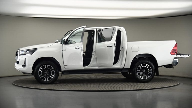 2024 Toyota Hilux 2.8 D-4D Invincible Pickup Double Cab 4dr Diesel Auto 4WD Euro 6 (s/s) (204 Pic...