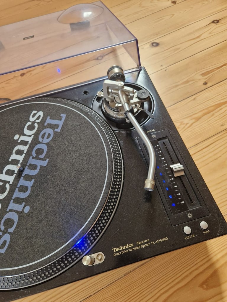 Technics SL-1210 M5G PAIR with lids & original boxes VERY RARE