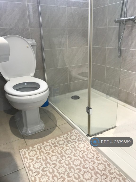 1 bedroom flat in Hartfield Road, Forest Row, RH18 (1 bed) (#2639889)