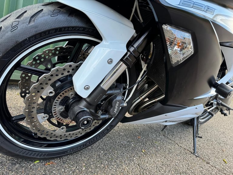 Kawasaki ZX6R 636 White and Black 23k Austin Racing Full System 2013 