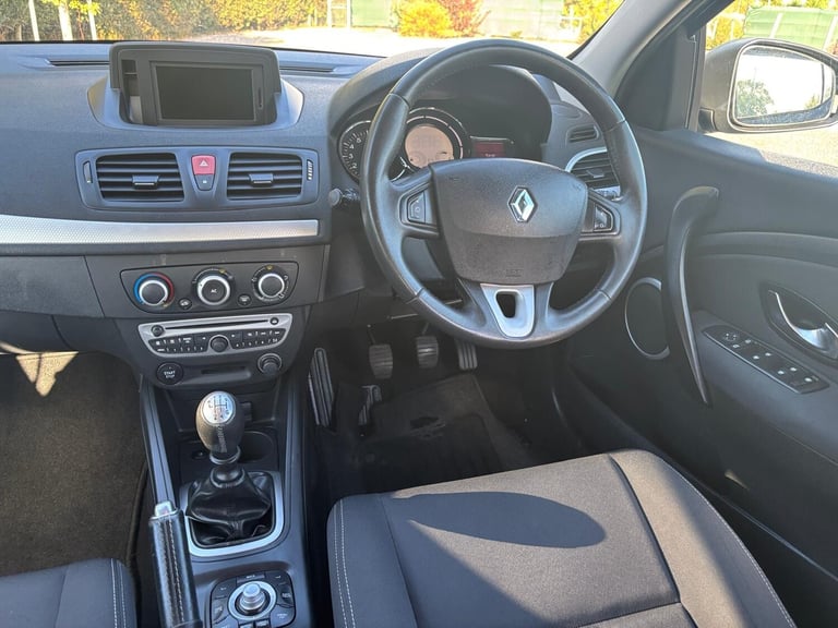 2011 Renault Megane 1.6 16V 110 Dynamique TomTom 5dr HATCHBACK Petrol Manual