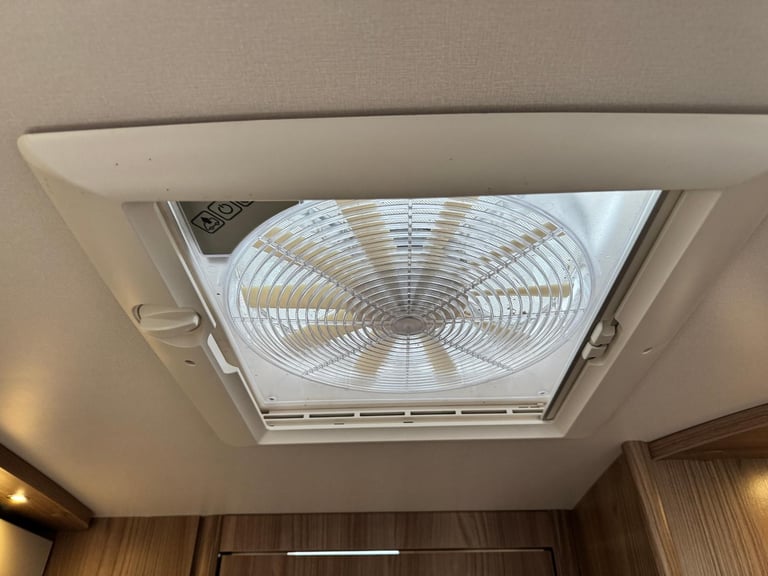 SWIFT CHALLENGER HI-STYLE 560 2021 MODEL ISLAND BED TOURING CARAVAN