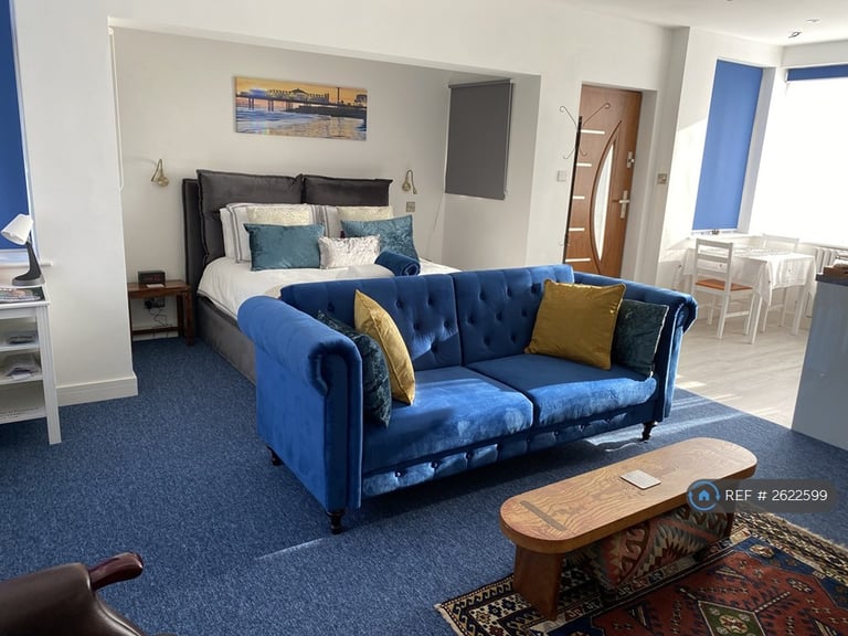 Studio flat in Surrenden Crescent, Brighton, BN1 (#2622599)