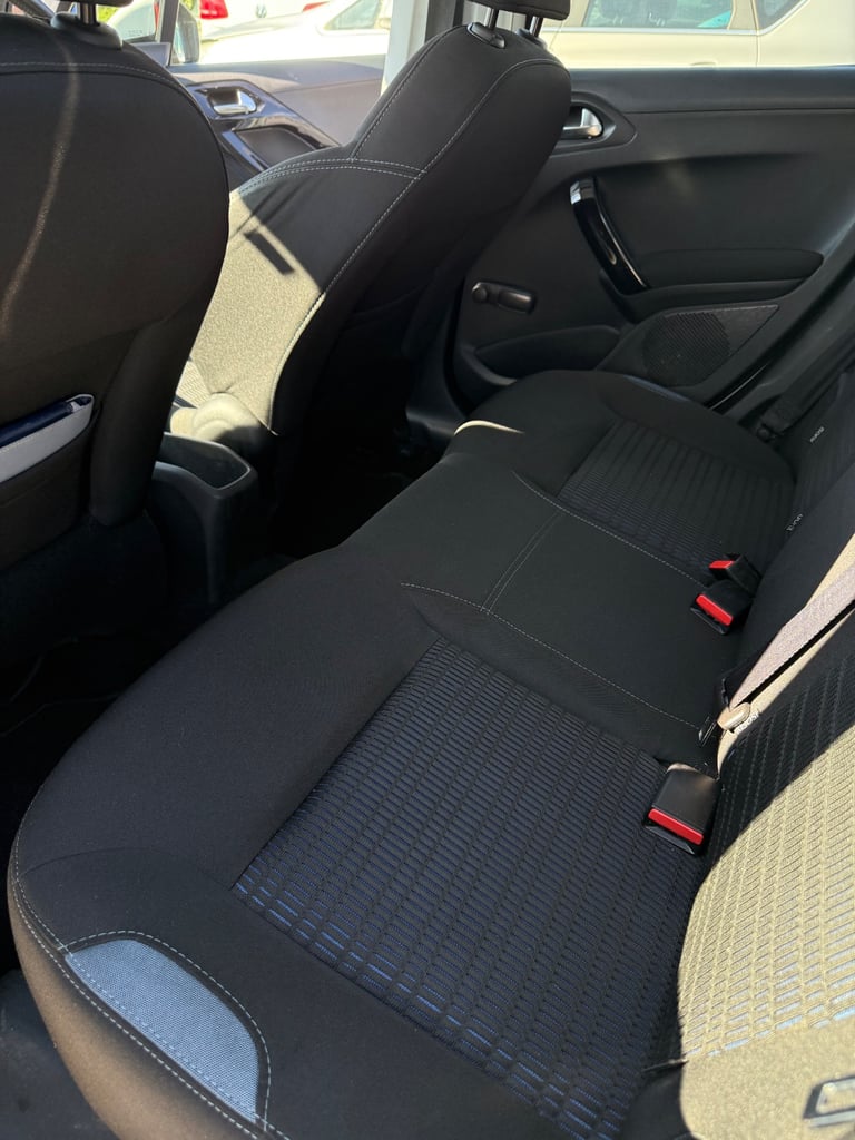Peugeot, 208, Hatchback, 2015, Manual, 1560 (cc), 5 doors