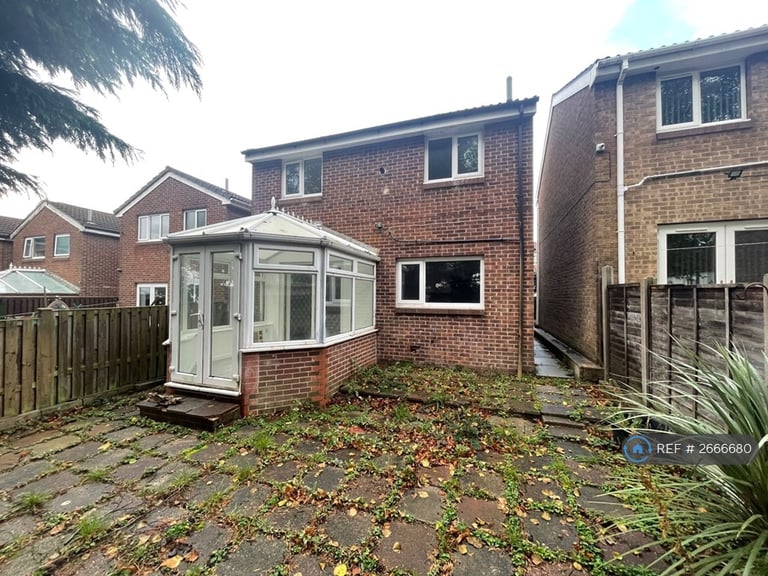 3 bedroom house in Tyndale Walk, Batley, WF17 (3 bed) (#2666680)