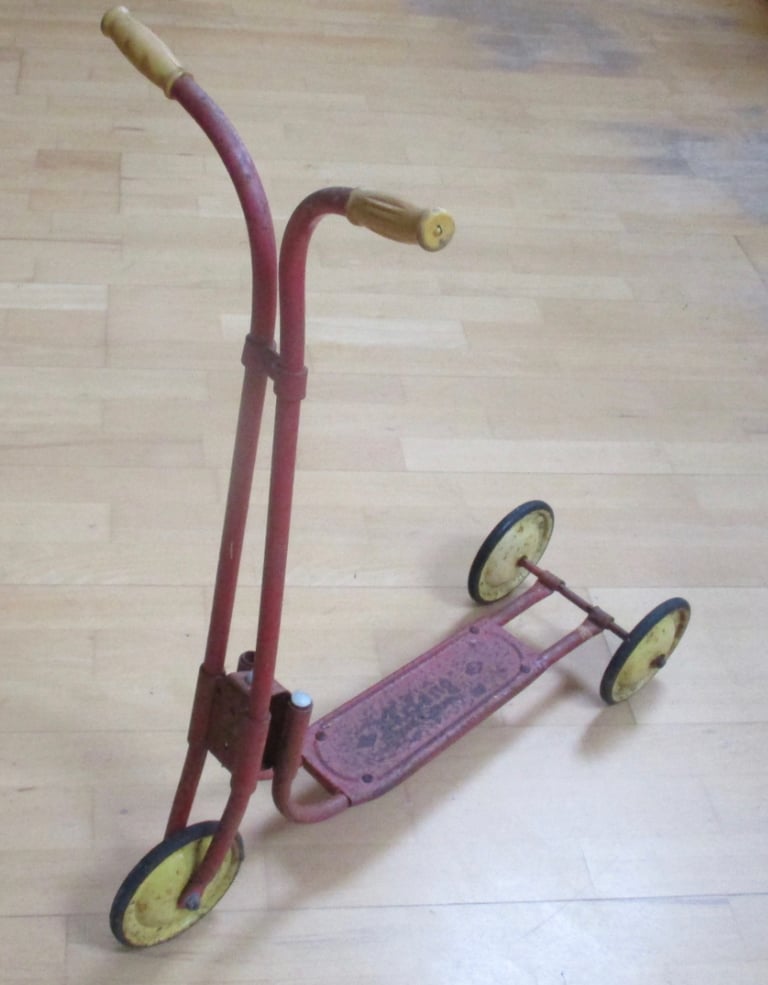 VINTAGE 1950's TRIANG CHILDRENS SCOOTER - COLLECTION ONLY