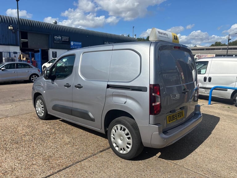 2019 Vauxhall Combo 2300 1.5 Turbo D 100ps H1 Sportive Van PANEL VAN DIESEL Manual