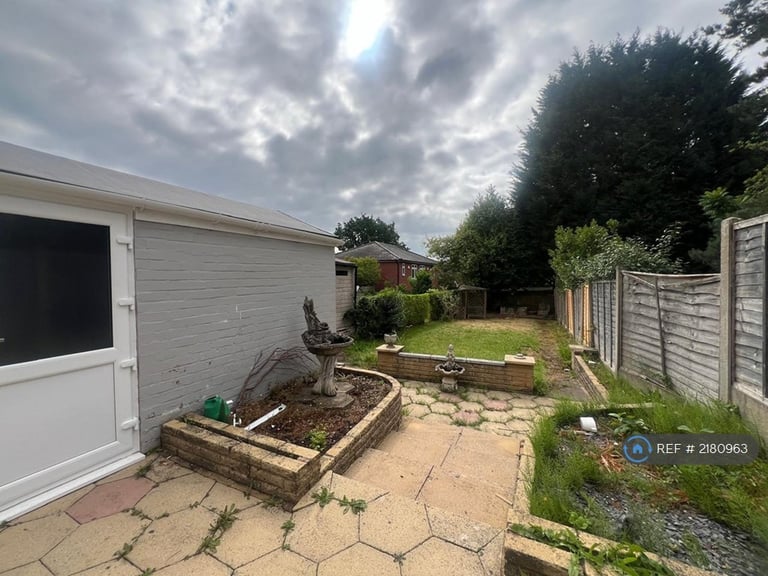 3 bedroom house in Jiggins Lane, Birmingham, B32 (3 bed) (#2180963)