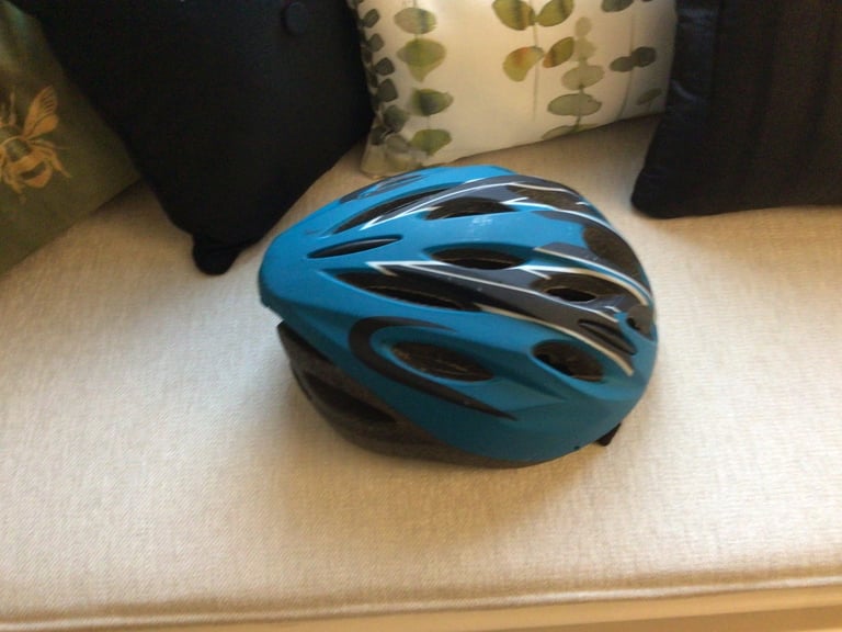 Bike Helmet Halfords Size Adult Large 58-62 CM. Excellent Condition