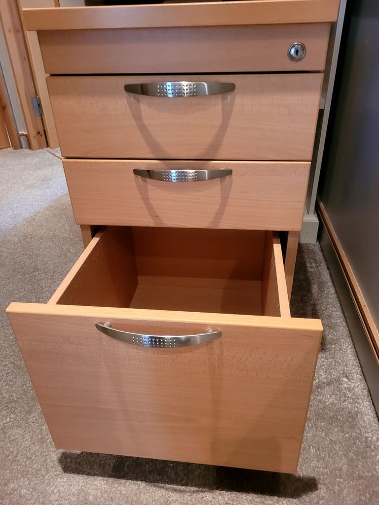 Wooden 3 drawer desk pedestal unit.